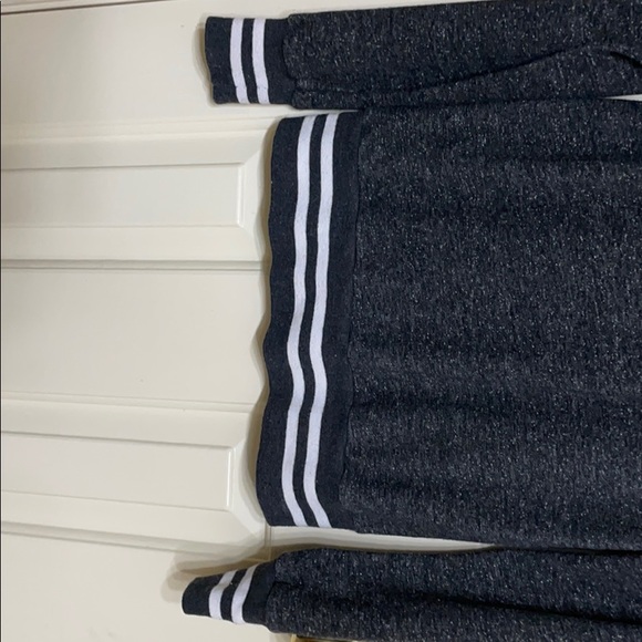 Small black/white pullover zippered sweatshirt - Picture 3 of 5